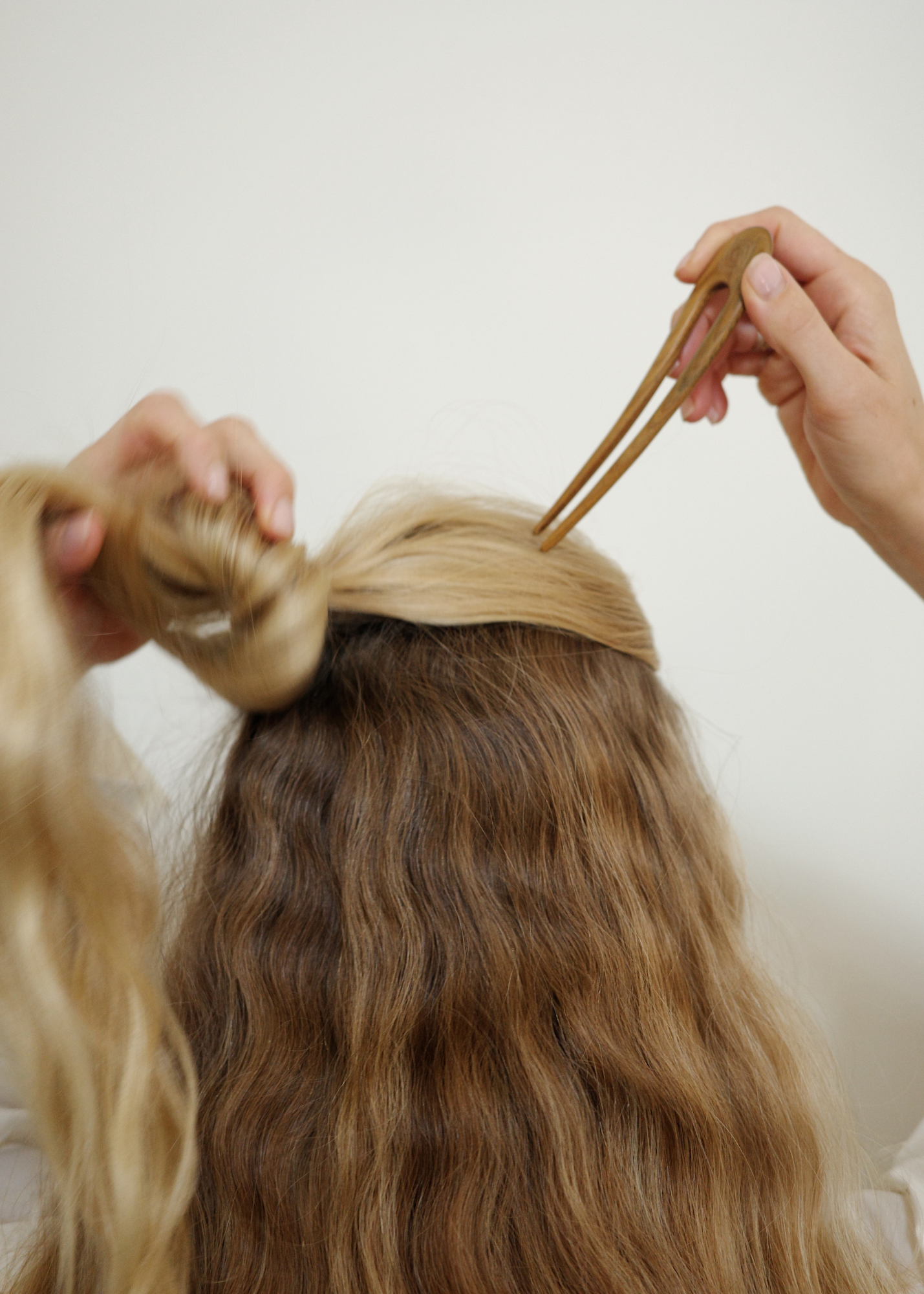 MOKU HAIR PIN: TAYLR'S HAIR