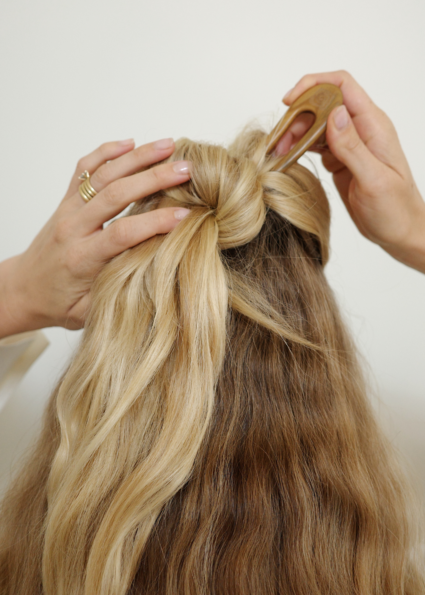 MOKU HAIR PIN: TAYLR'S HAIR