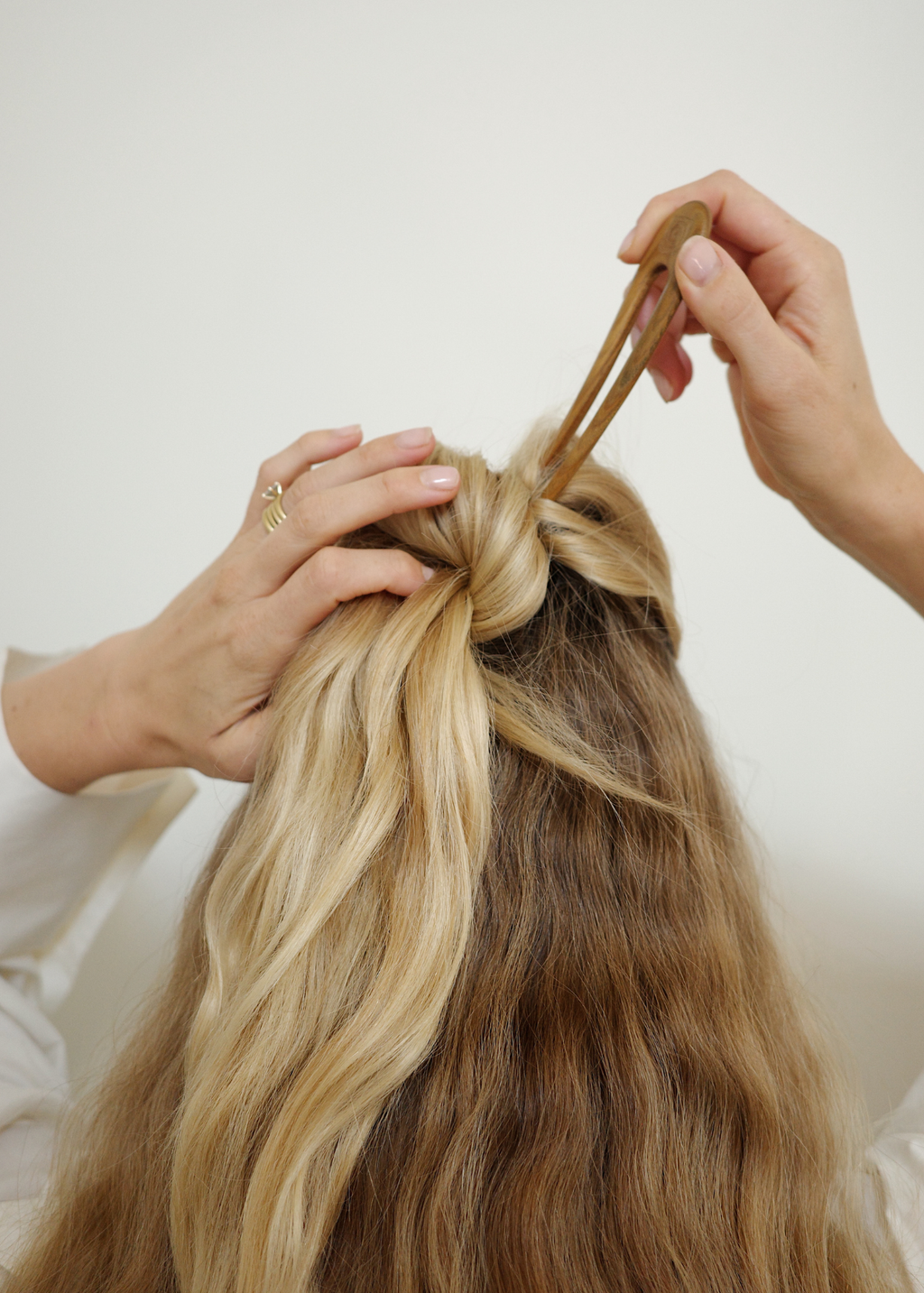 MOKU HAIR PIN: TAYLR'S HAIR