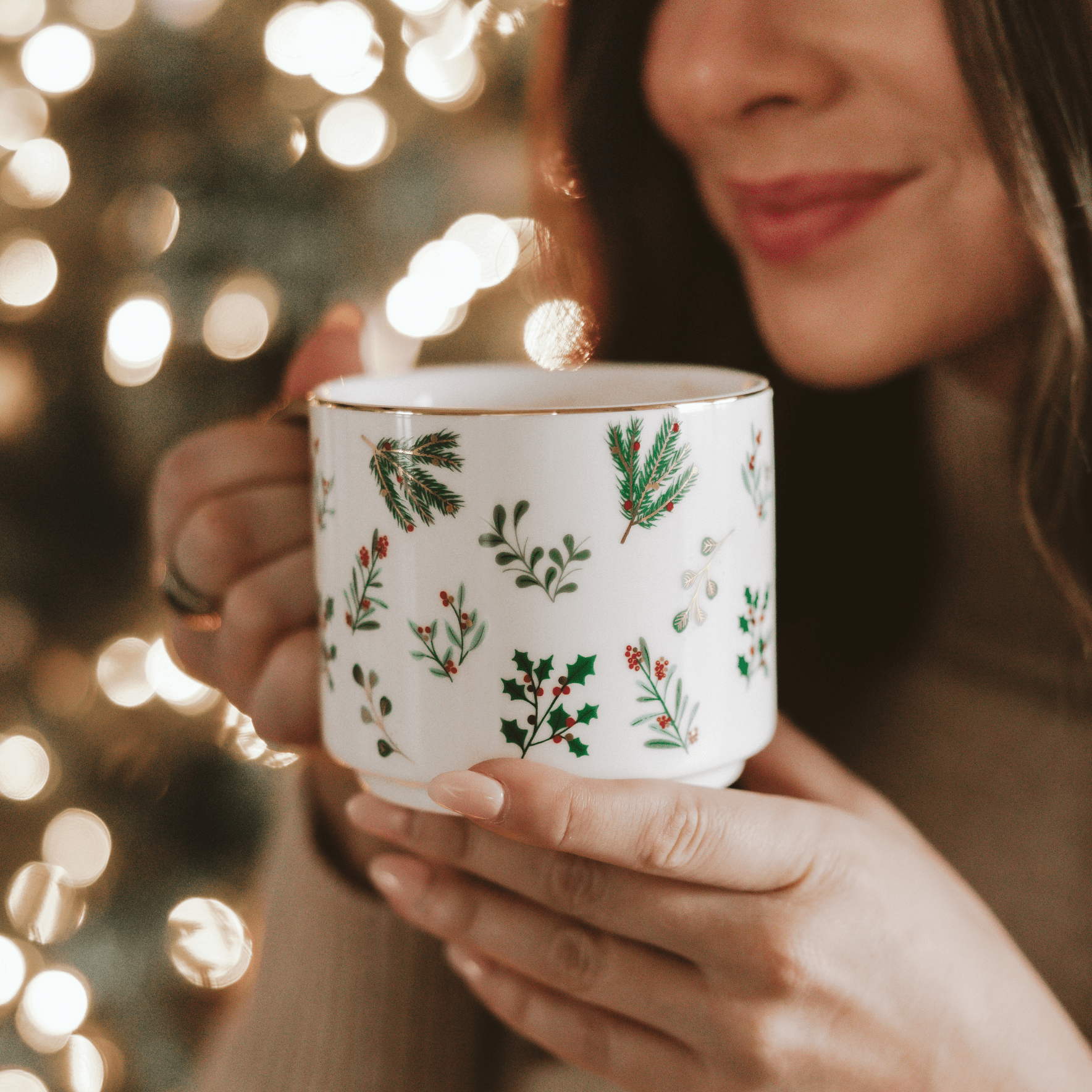 Holiday Greenery 14 oz Gold Handle Coffee Mug