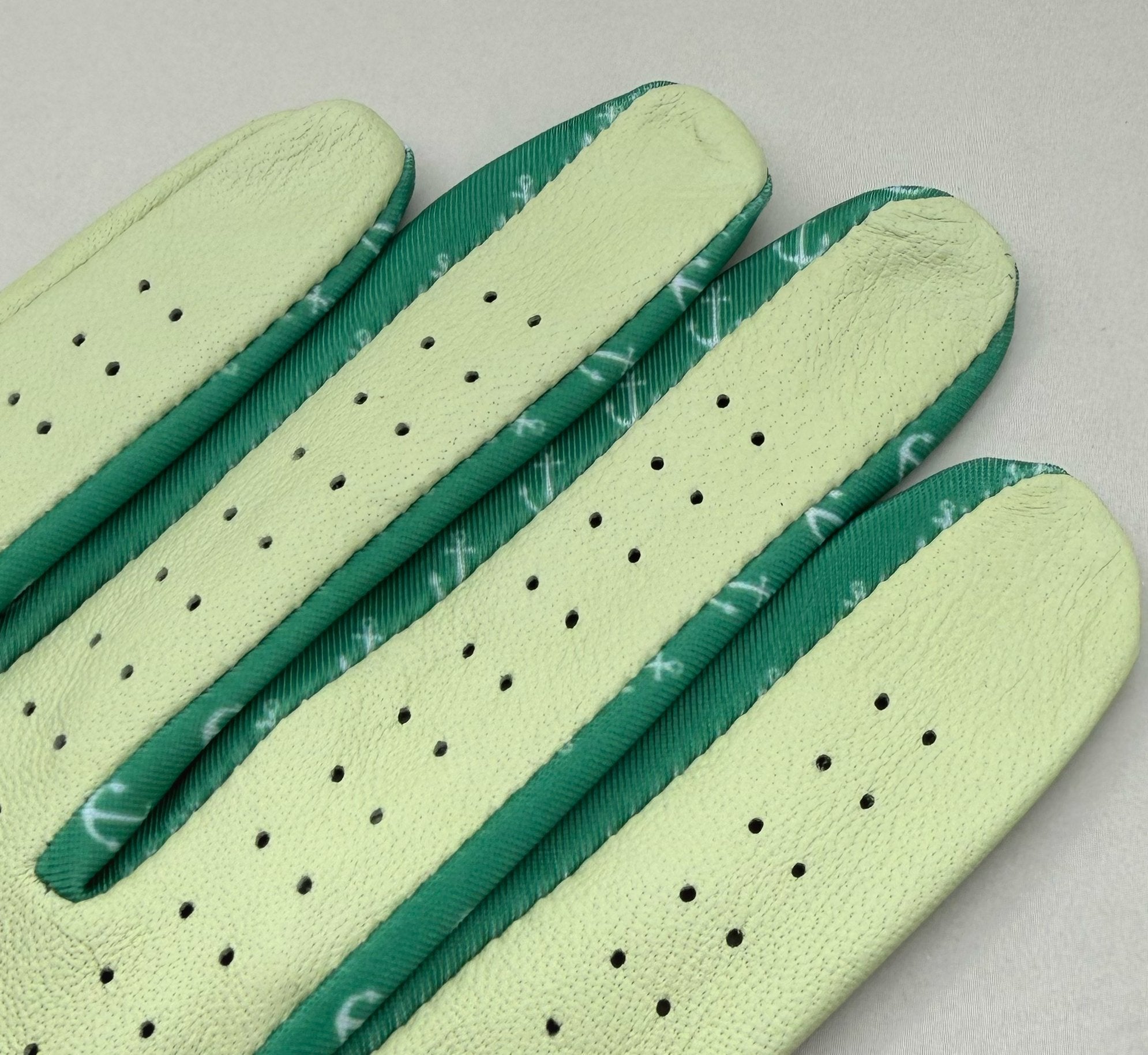 Seaport Serenity | Men's green golf glove